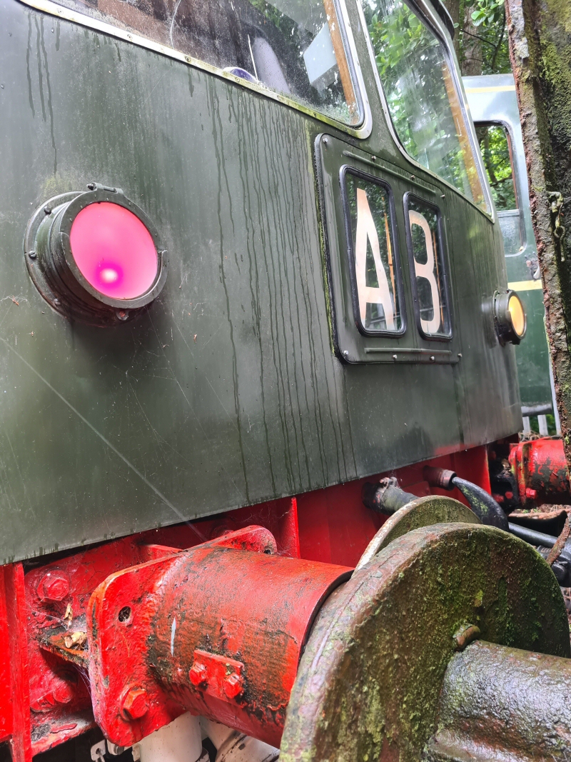 Illuminating the front of the class 105